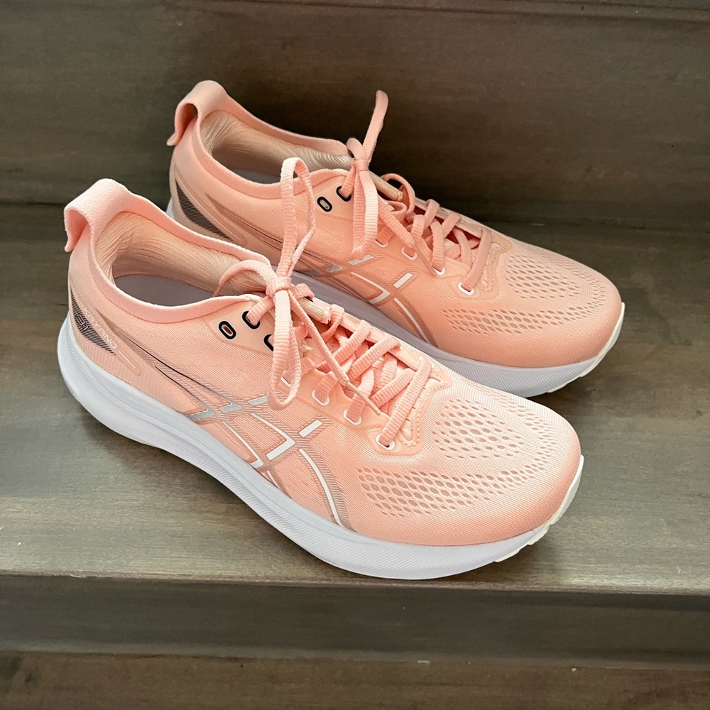 Asics Women’s Peach Lace-Up Running Shoes gel kayano
